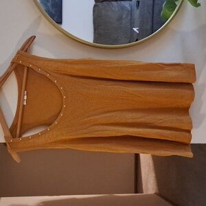 Mustard Tank Metal Stud Detail